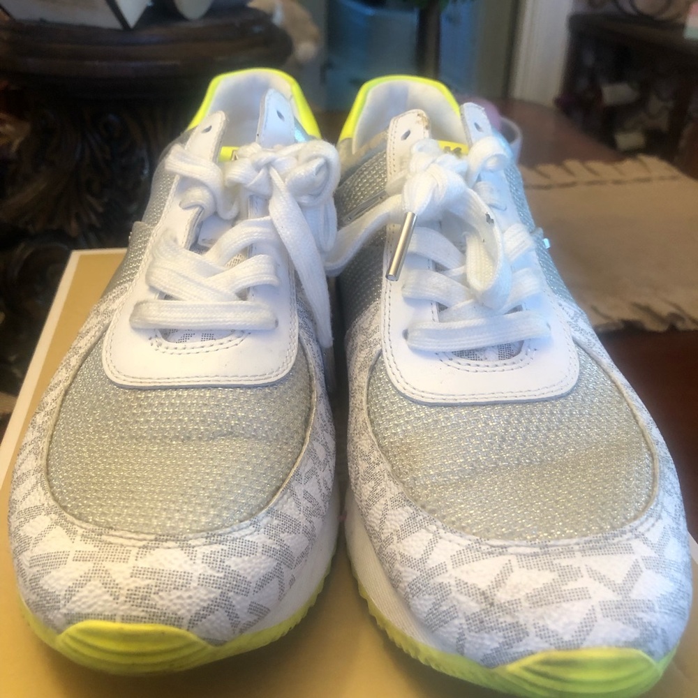 Michael Kors Sneakers - Picture 4 of 7